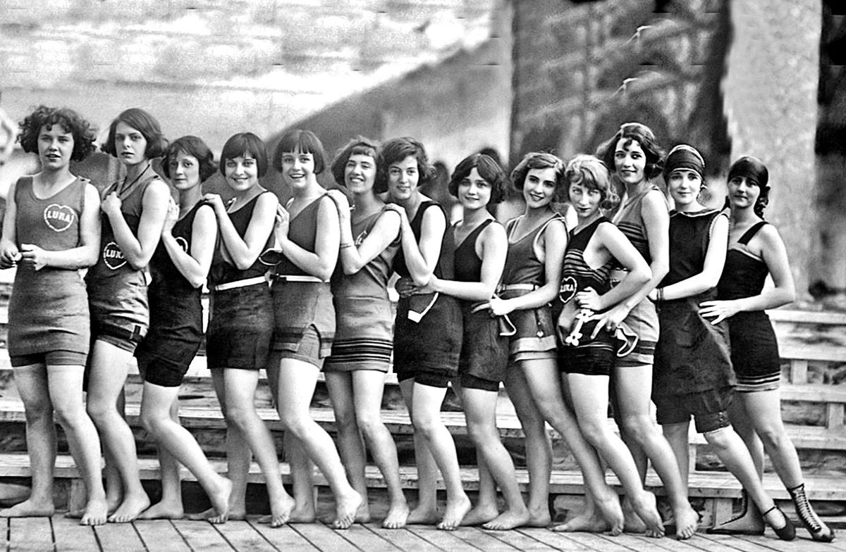 13 Vintage Flapper Girls In Risque 1920'S Swimsuits - Featured In A ...